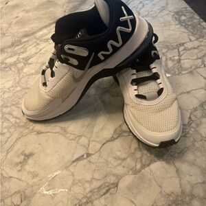 NIKE AIR MAX ALPHA TRAINERS - gently used